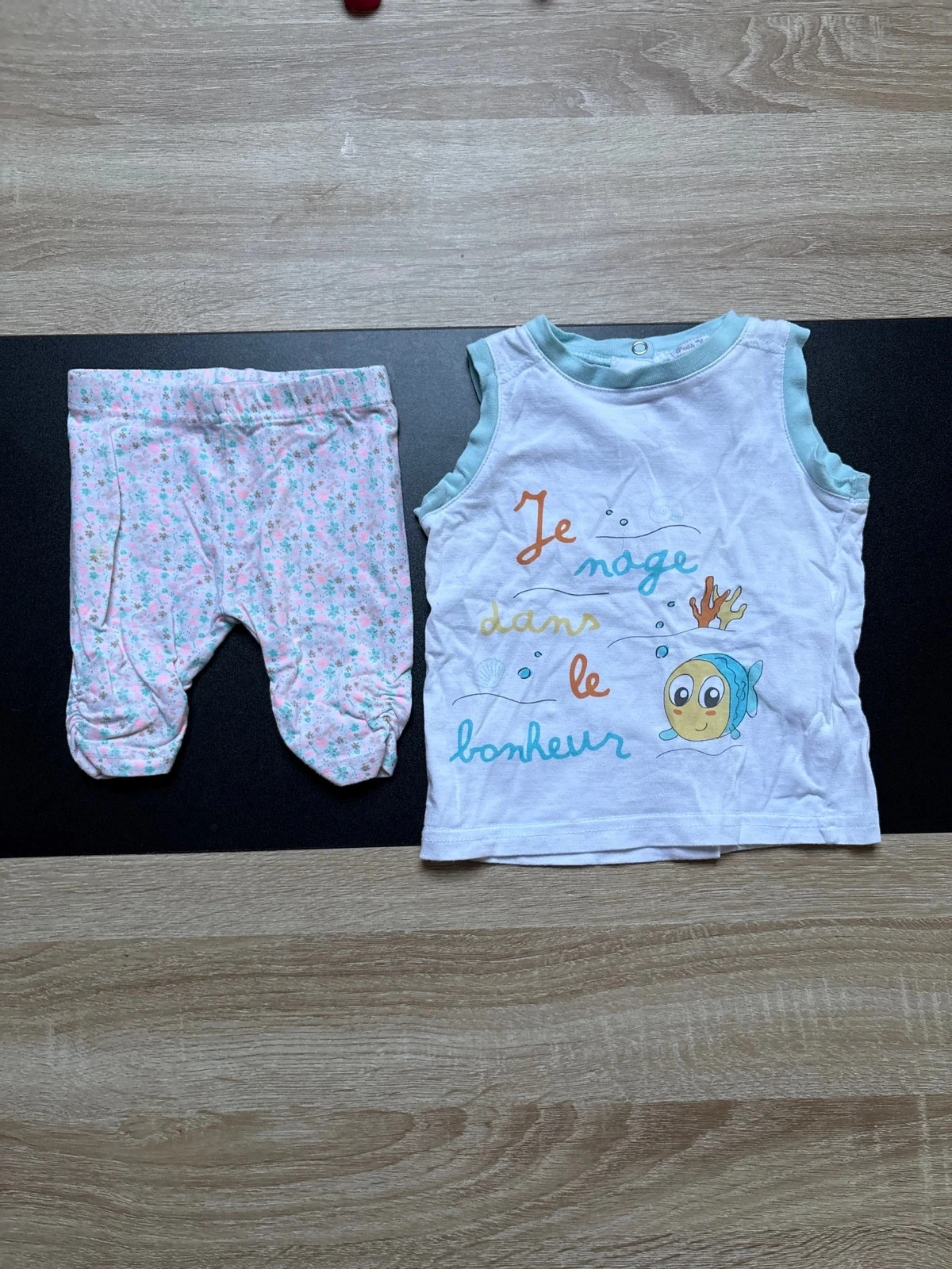 Ensemble 2 pièces t shirt et pantacourt